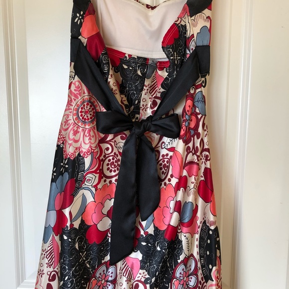 Polyester Halter Dress with Frill at Bottom Size 5 - Picture 4 of 7